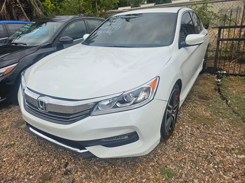 Used 2016 Honda Accord Sport image 2