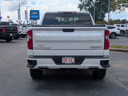 Used 2024 Chevrolet Silverado 1500 High Country AWD/4WD image 4