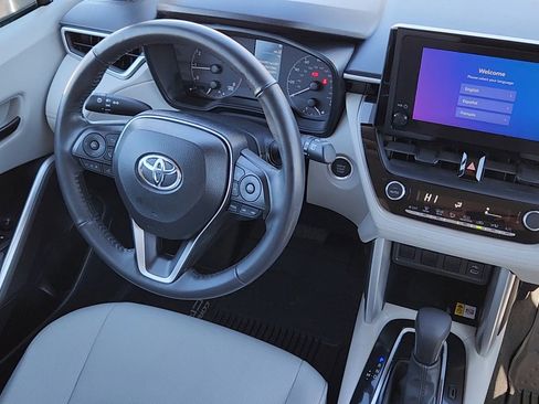 Certified 2023 Toyota Corolla Cross LE image 5