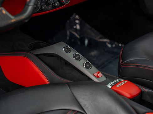 Used 2016 Ferrari 488 GTB RWD image 21