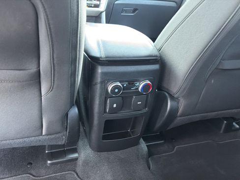 Used 2021 Ford Explorer XLT AWD/4WD image 24