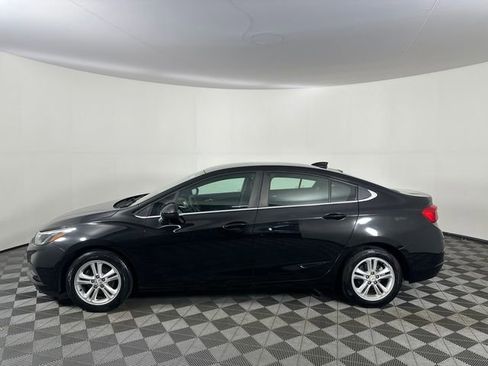 Used 2017 Chevrolet Cruze LT FWD image 2