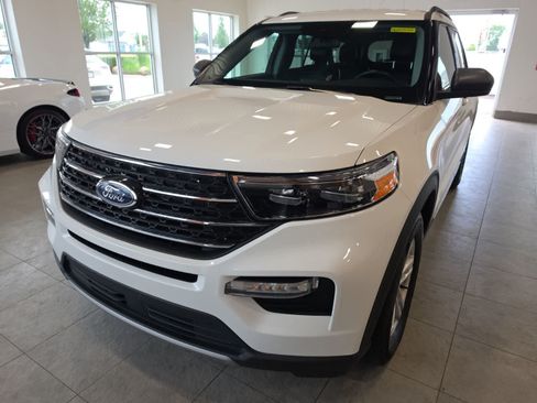 Used 2023 Ford Explorer XLT w/ Equipment Group 202A AWD/4WD image 2