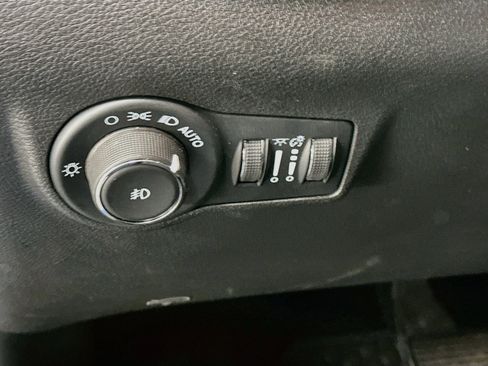 Used 2025 Jeep Compass Trailhawk AWD/4WD image 17
