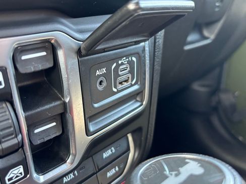 Used 2021 Jeep Wrangler Unlimited Rubicon image 25