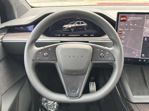 Used 2025 Tesla Model X image 12