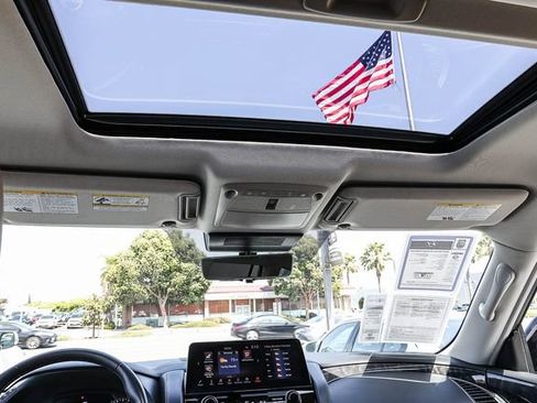 Used 2022 Nissan Armada Platinum w/ Captain's Chairs Package AWD/4WD image 17