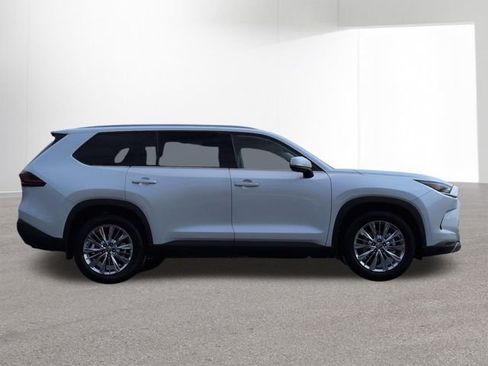 New 2026 Toyota Grand Highlander Platinum image 5