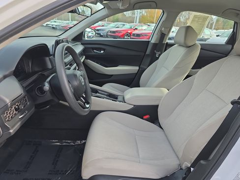 Certified 2025 Honda Accord LX image 14
