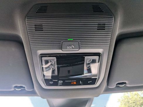 Certified 2025 Volkswagen Atlas Cross Sport SE FWD image 24