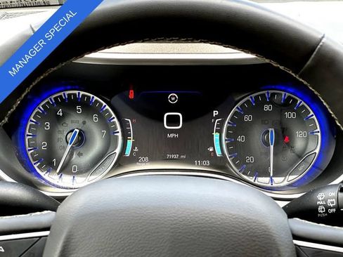 Used 2023 Chrysler Pacifica Touring-L FWD image 25