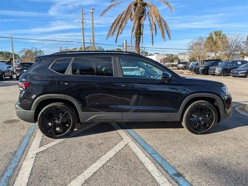 New 2026 Volkswagen Taos SE image 7