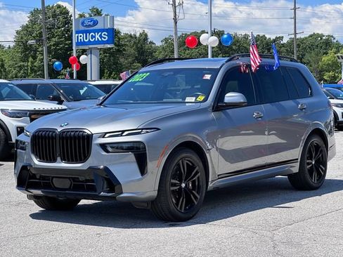 Used 2023 BMW X7 xDrive40i w/ M Sport Package AWD/4WD image 3