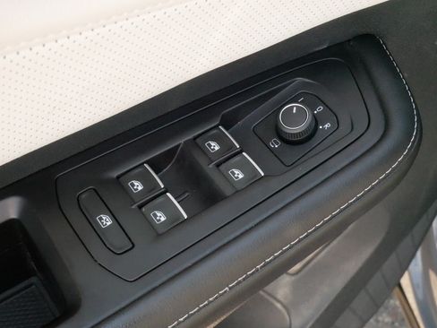 Certified 2024 Volkswagen Atlas Cross Sport SEL Premium R-Line AWD/4WD image 19