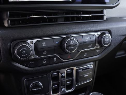 New 2026 Jeep Gladiator Sport AWD/4WD image 15