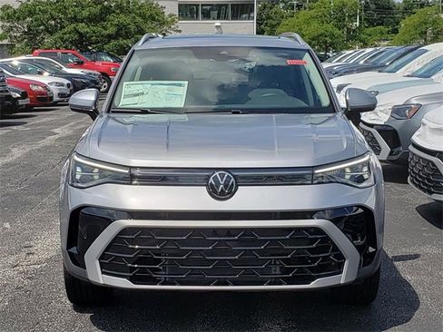 New 2025 Volkswagen Taos SEL image 5