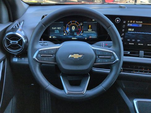 Used 2025 Chevrolet Equinox LT w/ Safety and Technology Package image 10