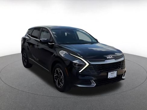 Used 2025 Kia Sportage LX image 3