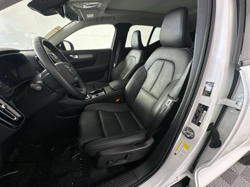 Used 2026 Volvo XC40 B5 Plus AWD/4WD image 11