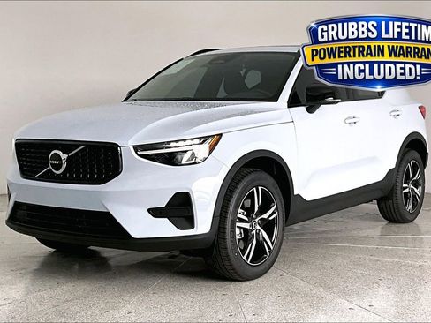 New 2026 Volvo XC40 B5 Core AWD/4WD image 2