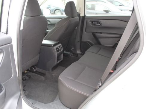 Used 2024 Nissan Rogue S image 31