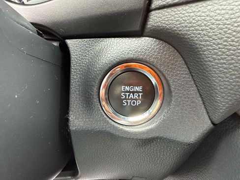 Used 2019 Toyota RAV4 XLE FWD image 17