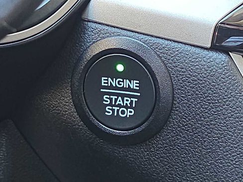 Used 2022 Ford Escape SE image 24