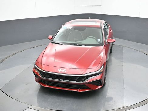Used 2025 Hyundai Elantra SEL image 48