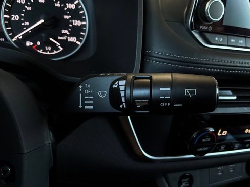 Used 2025 Nissan Rogue SV FWD image 38