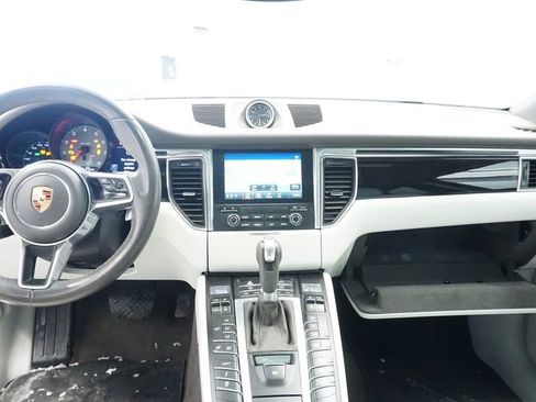 Used 2017 Porsche Macan S image 21