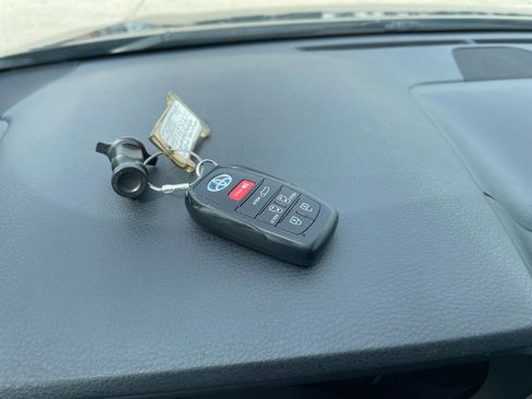 Used 2024 Toyota Sienna XLE image 21