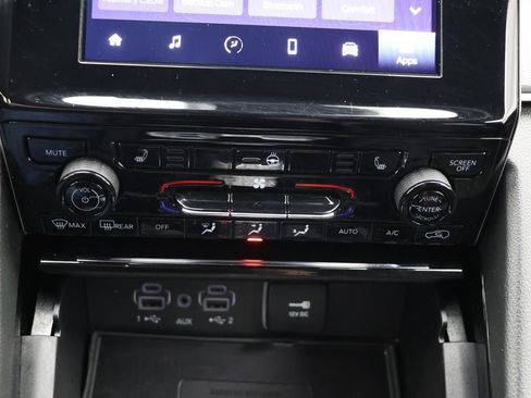 Used 2023 Jeep Grand Cherokee L Laredo image 24