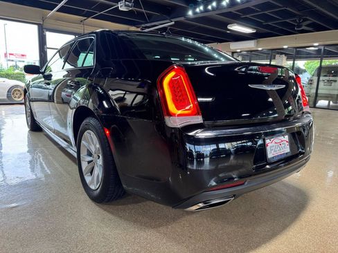 Used 2022 Chrysler 300 Touring RWD image 5