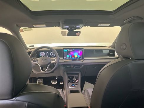 New 2026 Volkswagen Tiguan SE R-Line AWD/4WD image 19