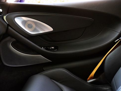 Used 2023 McLaren GT RWD image 20