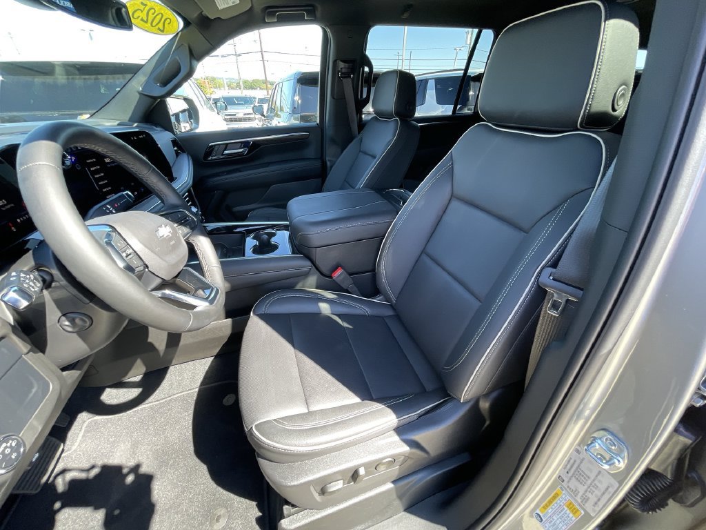 Certified 2025 Chevrolet Suburban Premier RWD image 18