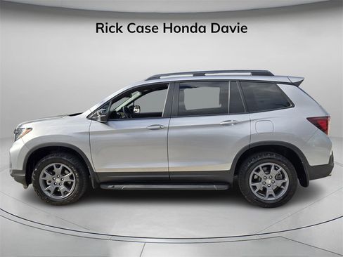 Certified 2024 Honda Passport TrailSport image 4