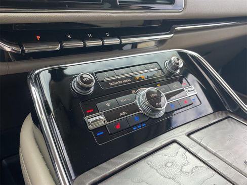 Used 2023 Lincoln Navigator Reserve image 28