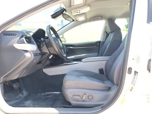 Used 2020 Toyota Camry LE FWD image 10