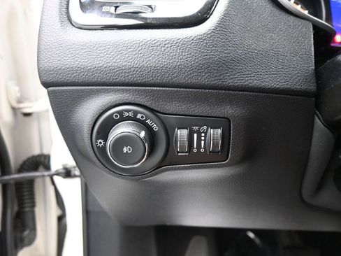 Used 2020 Jeep Compass Latitude image 12