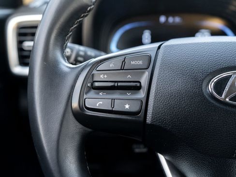 Used 2025 Hyundai Venue SEL image 22