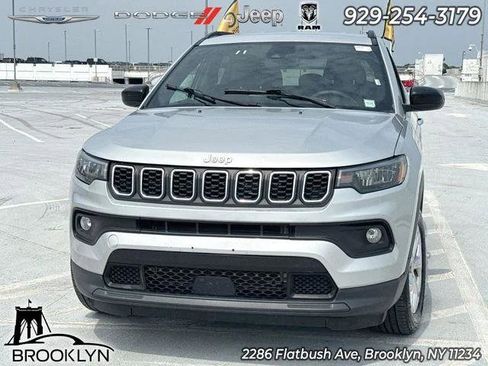Certified 2024 Jeep Compass Latitude AWD/4WD image 1