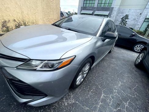 Used 2019 Toyota Camry LE image 3