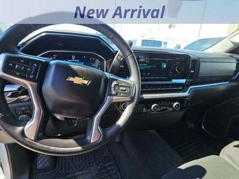 Used 2025 Chevrolet Silverado 2500 LT w/ Convenience Package image 8