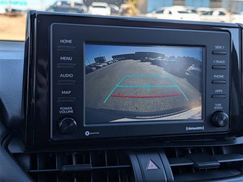 Used 2021 Toyota RAV4 LE image 17