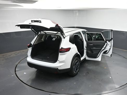 Used 2025 Nissan Rogue SV FWD image 41