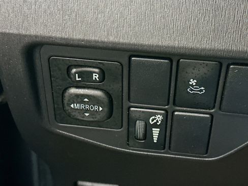 Used 2015 Toyota Prius Four image 17