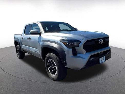 Used 2025 Toyota Tacoma TRD Off-Road AWD/4WD image 3