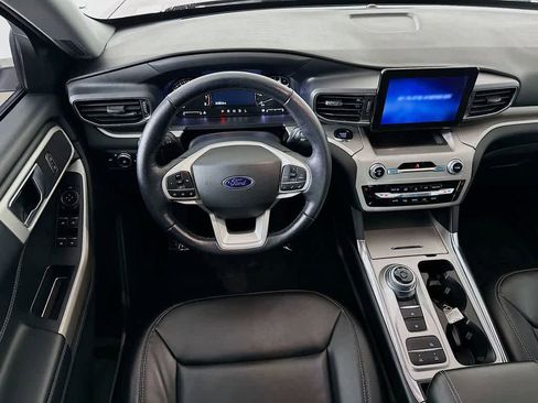 Certified 2022 Ford Explorer XLT w/ Equipment Group 202A image 10