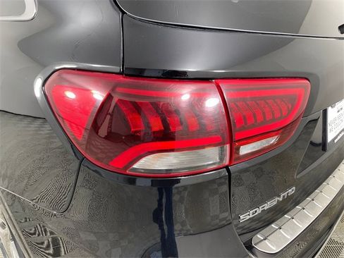 Used 2019 Kia Sorento SX image 21